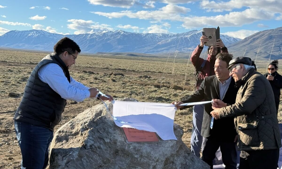 Claudio Vidal descubrió la piedra fundacional del proyecto productivo “Los Alamos”