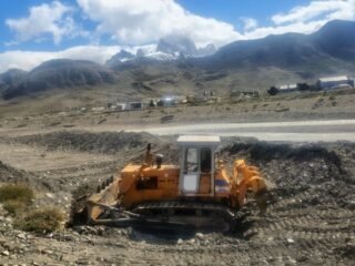 Vialidad Provincial realizó trabajos preventivos en el río De las Vueltas para evitar desbordes