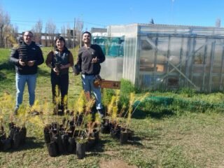 Entregaron especies para proyectos educativos y la parquización de espacios institucionales