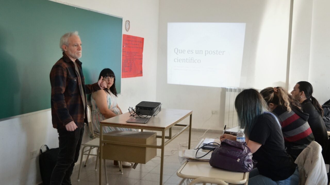 Llevaron adelante una charla sobre elaboración de pósteres académicos