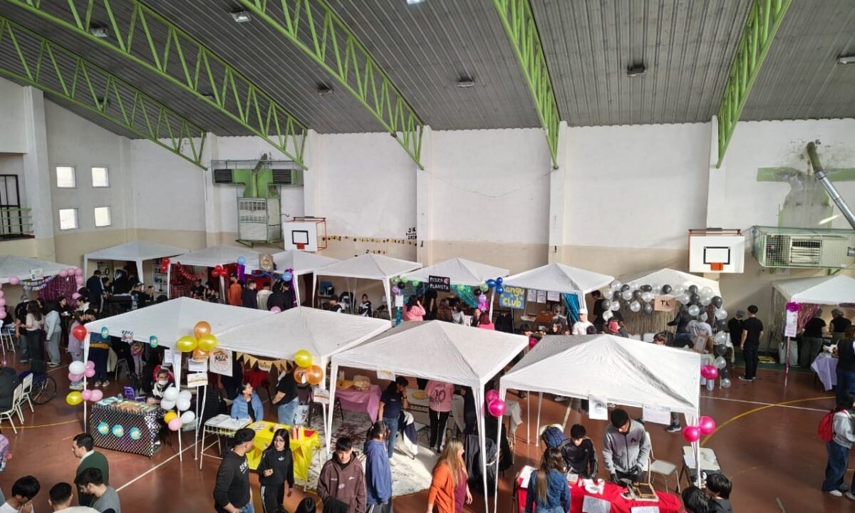 Estudiantes de Educación Secundaria presentaron sus proyectos del programa «Aprender a Emprender»