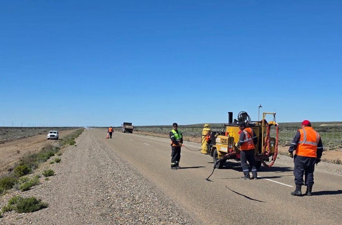 Vialidad Provincial lleva adelante trabajos de mantenimiento y señalización en distintos puntos de Santa Cruz