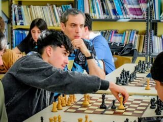 El ajedrez gana espacios en Santa Cruz y promueve el aprendizaje en todas las edades