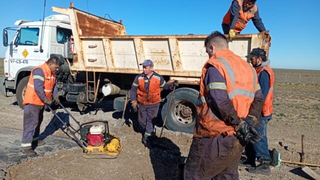 Vialidad Provincial avanza con trabajos de mantenimiento vial y colaboración comunitaria