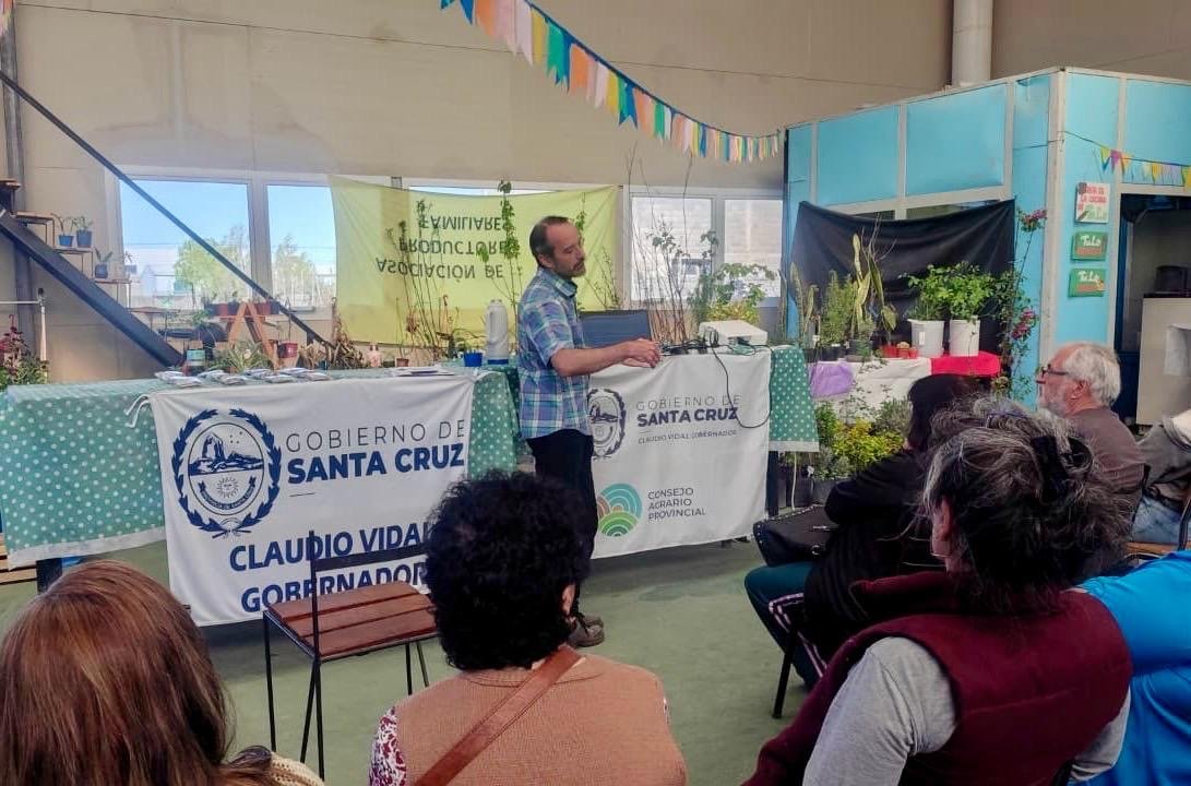 El CAP capacitó sobre compostaje en la asociación de productores frutihortícolas de Río Gallegos
