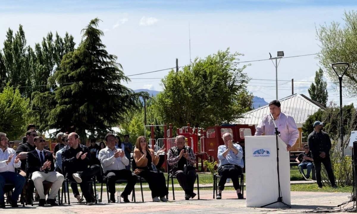Claudio Vidal acompañó a la comunidad de Lago Posadas en su 67° Aniversario