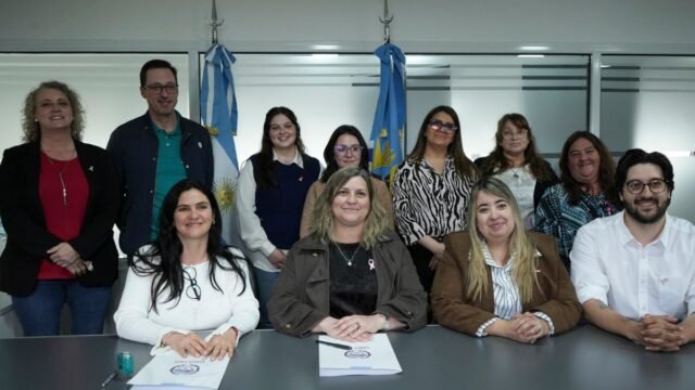 Salud firmó un convenio para acompañar a las familias en los procesos de adopción