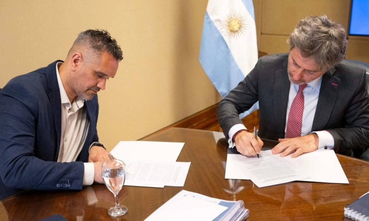 Georgion recibió los manuales del Sistema de Registro de Supervisores de Régimen Penal Juvenil por parte de Nación