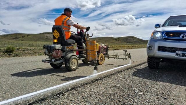 Gobernador Gregores: Operativos de controles de cargas y trabajos de demarcación sobre la Ruta Provincial Nº 27