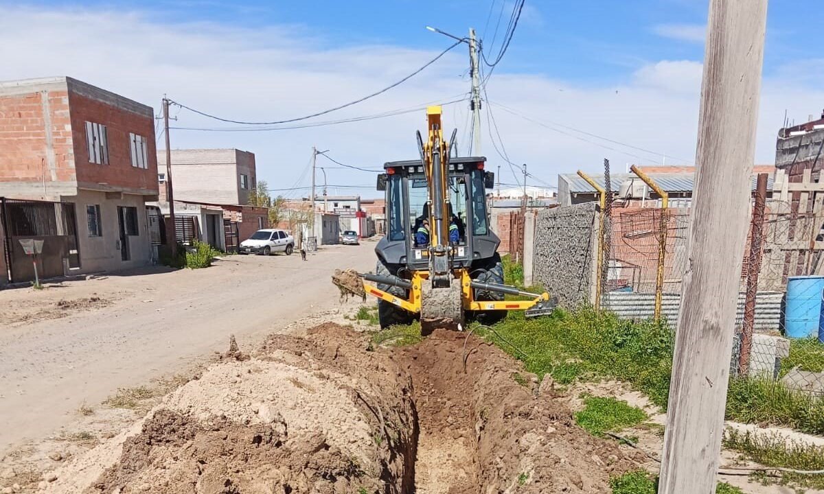 Pico Truncado: Servicios Públicos amplía la red de agua potable y beneficia a más familias de la localidad