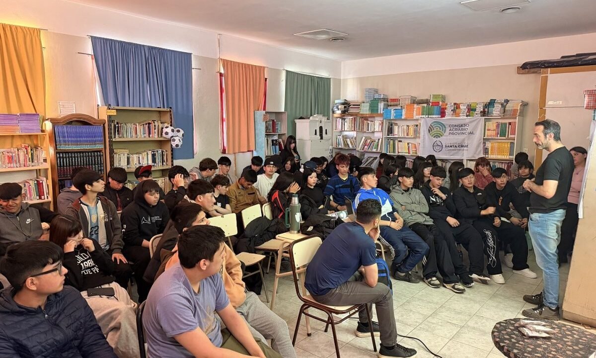Activá Tu Huerta llegó al Colegio Nº 18 del barrio Evita en Río Gallegos