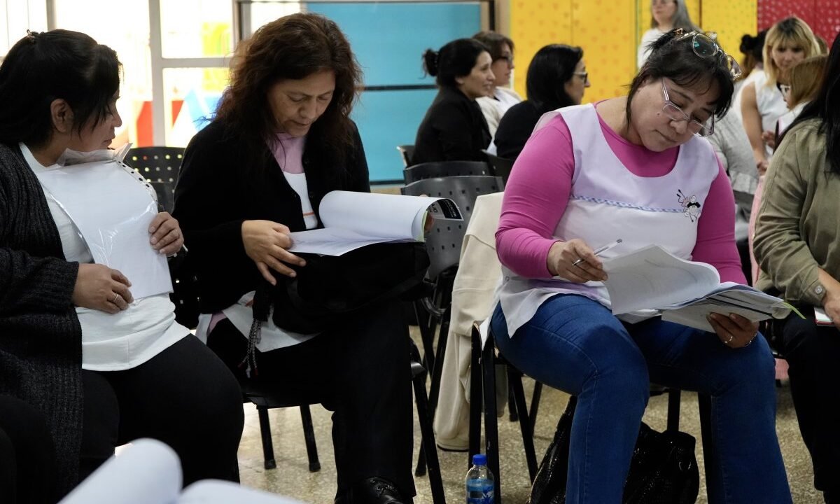 El CPE analiza resultados de evaluaciones para mejorar los aprendizajes en Santa Cruz