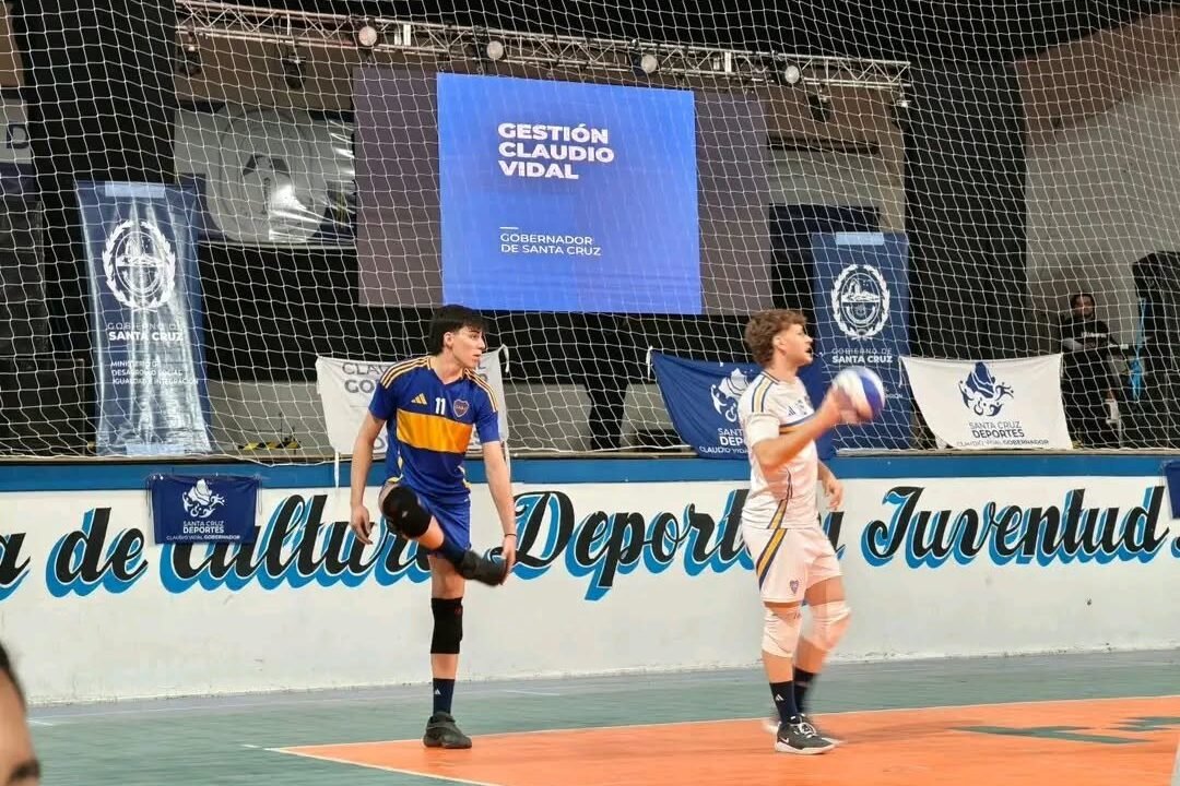 Caleta Olivia vivió una gran noche de vóley con Boca Juniors y Waiwen