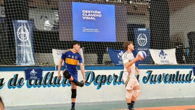 Caleta Olivia vivió una gran noche de vóley con Boca Juniors y Waiwen