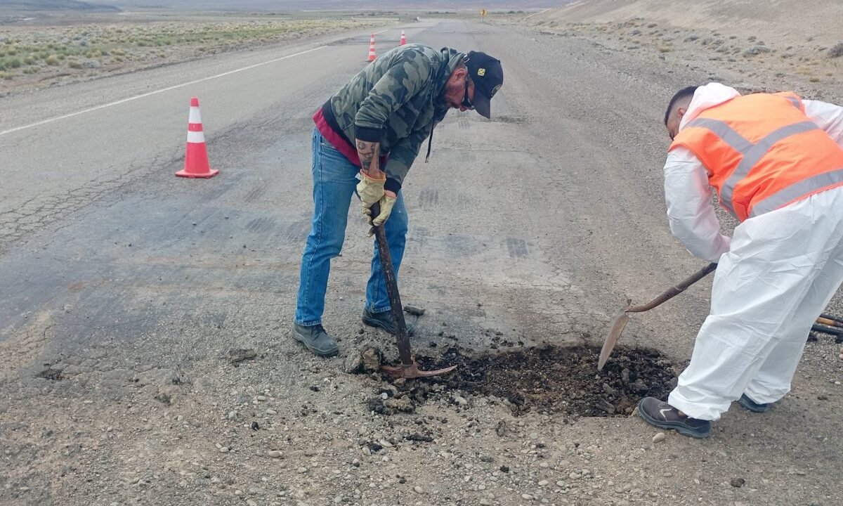 Se realizan mantenimiento con bacheos en Ruta Nacional N°40 Norte