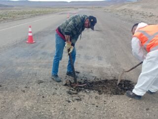 Se realizan mantenimiento con bacheos en Ruta Nacional N°40 Norte