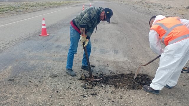 Se realizan mantenimiento con bacheos en Ruta Nacional N°40 Norte