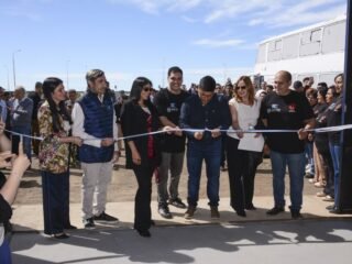 La Casa del Uniforme abrió las puertas de su taller textil en la SAU