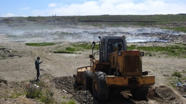 Caleta Olivia: articulan acciones operativas para controlar focos ígneos en el vaciadero municipal