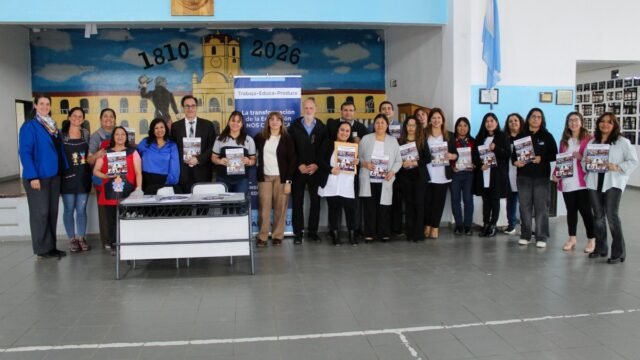La guía «Escuelas que Acompañan en Comunidad» llegó a Río Turbio