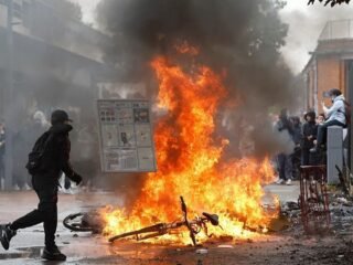 Violentas protestas estudiantiles en Francia: hay casi 2.000 detenidos y cierran cientos de escuelas