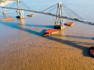Como efecto de una desregulación de Federico Sturzenegger, se rompió un puente que une a Chaco y Corrientes