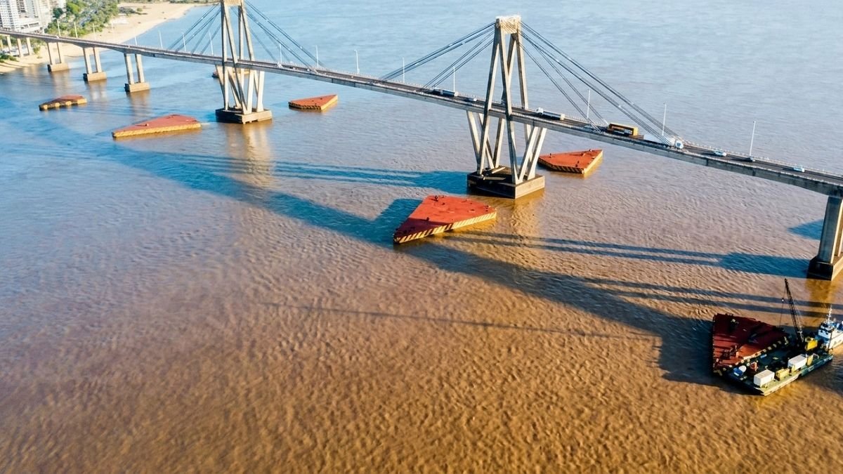 Como efecto de una desregulación de Federico Sturzenegger, se rompió un puente que une a Chaco y Corrientes