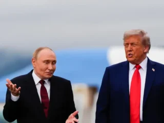 Donald Trump suspendió sanciones contra Rusia y busca la ayuda de Vladímir Putin para bajar el precio de la energía