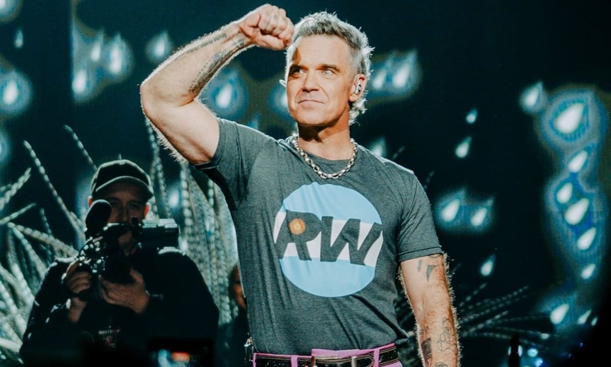 Robbie Williams, del pícaro guiño a su pasado en la Argentina a un potente show y una sentida promesa
