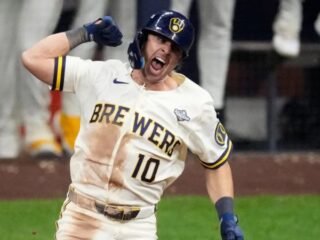 Los Brewers remontan para ganar el segundo juego y tomar una ventaja de 2-0 en la Serie Mundial