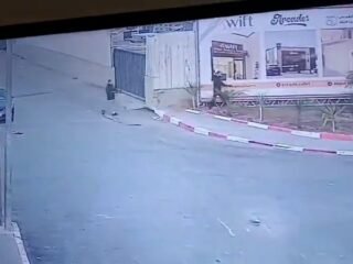 Video muestra cómo llegaron hombres armados a un puesto de control de Israel. Dos soldados murieron