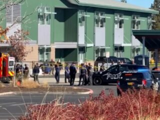 Reportan al menos cuatro muertos en un tiroteo en una escuela primaria de Oregón