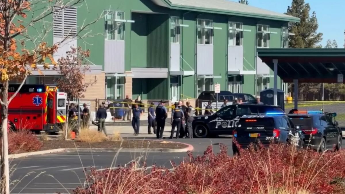 Reportan al menos cuatro muertos en un tiroteo en una escuela primaria de Oregón