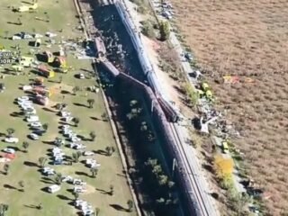 Imágenes tras la colisión de dos trenes de alta velocidad en Toledo, España
