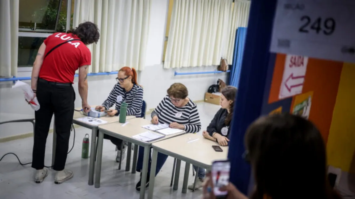 Graves acusaciones de Lula: ¿por qué el TSE decidió extender la votación en Brasil?