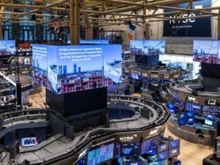 El Merval cerró con un alza semanal del 2,2% y el riesgo país se ubicó en 589 puntos