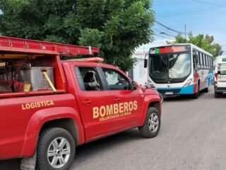 Una joven sufrió un traumatismo de cráneo tras una frenada brusca de un colectivo de Rioja Bus
